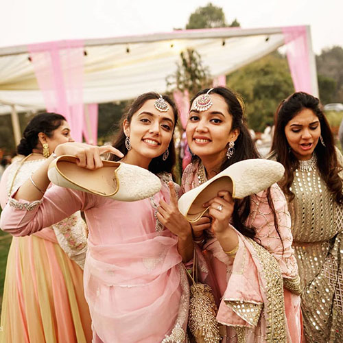 11-Unusual-Wedding-Traditions-Around-the-World-Joota-Chupai