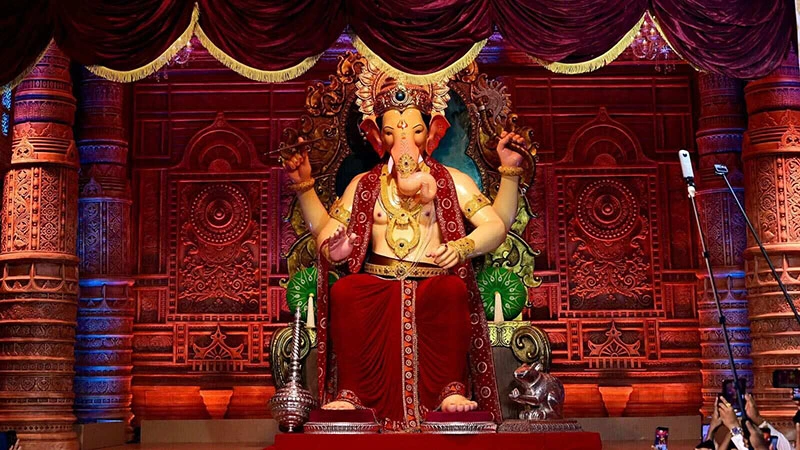 Ganesh-Chaturthi-2022-5-Must-Visit-Ganesh-Pandals-in-Mumbai-Lalbaugcha-Raja